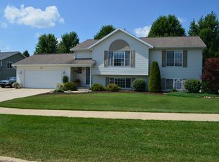 851 N Valley Ave, Fremont, MI 49412
