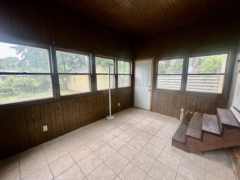 1303 Edgerton St — Photo 21