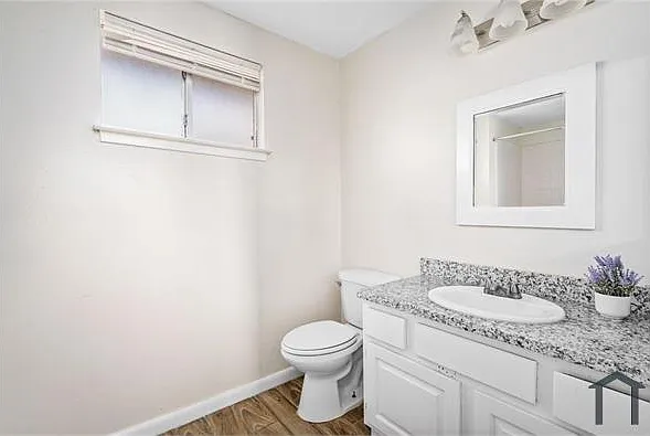 4 bed, 2060 sqft, $2,100 — Photo 2