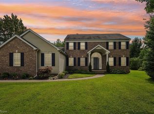11335 Woodie Glen Dr, Chardon, OH 44024