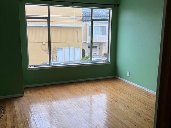 Spacious Bedroom 