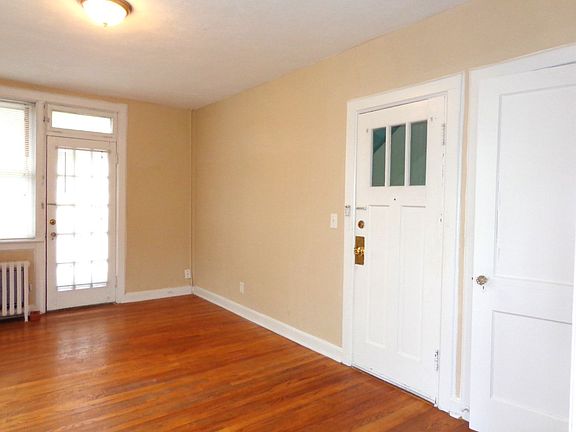 5th image of 925 Brandon Ave APT C-4