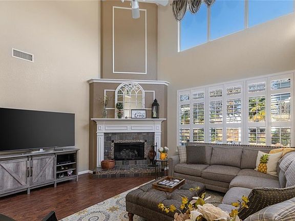 3rd image of 2906 Greenway Dr