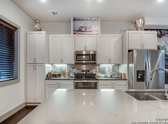 5th image of 930 W Craig Pl #4
