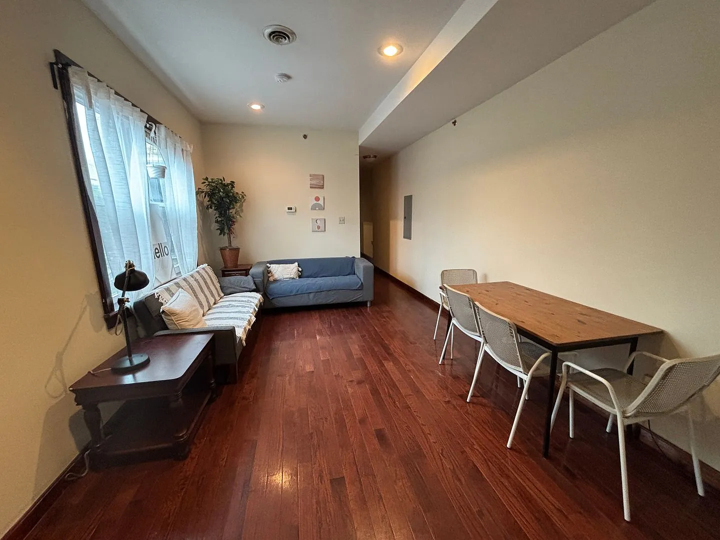 1824 W Diamond St — Photo 3