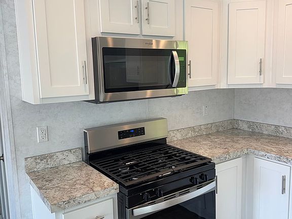 4th image of 465-4 Royal Manor Rd