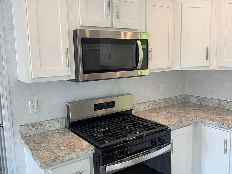 465-4 Royal Manor Rd — Photo 4