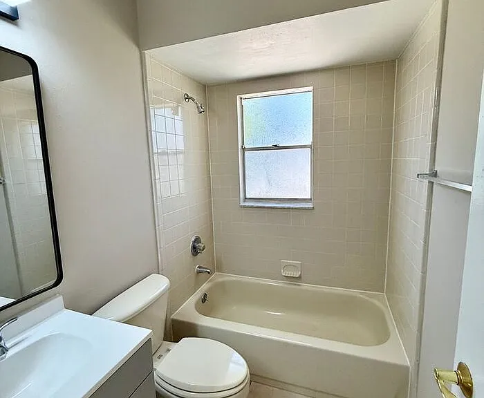 2452 E Illiana St — Photo 18