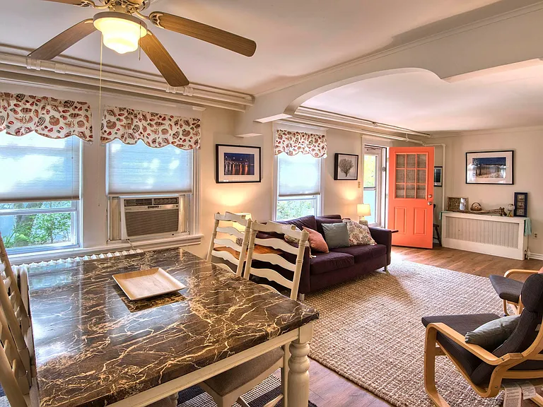 1035 Bay Ave #1 — Photo 3