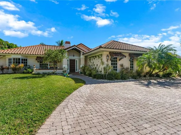 1930 Blackstone CIR, NAPLES, FL 34109