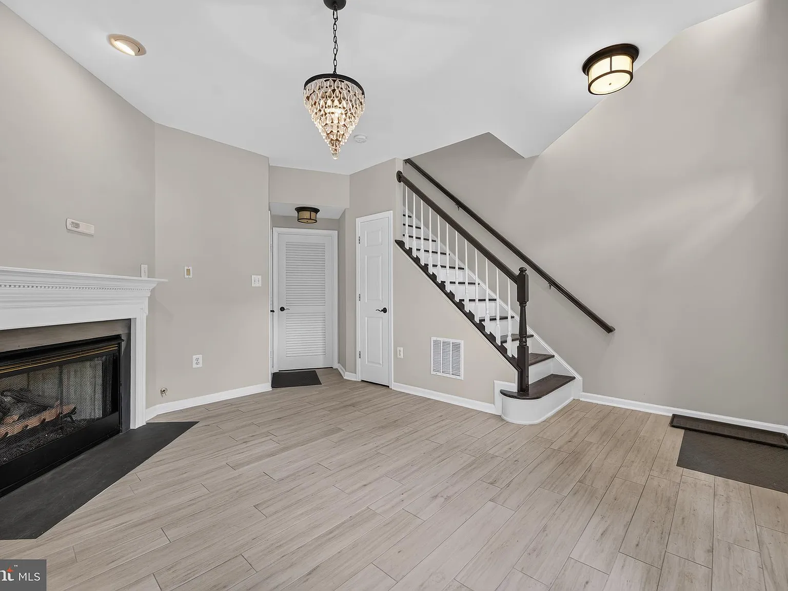 2 bed, 2.5 bath, 1935 sqft, $3,250 — Photo 3