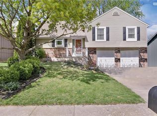 15408 S Summertree Ln, Olathe, KS 66062