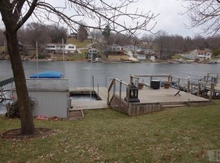 2119 S Lakeshore Dr, Brooklyn, IA 52211