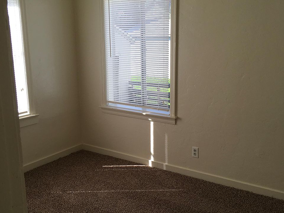 2nd image of 2140 Gold St