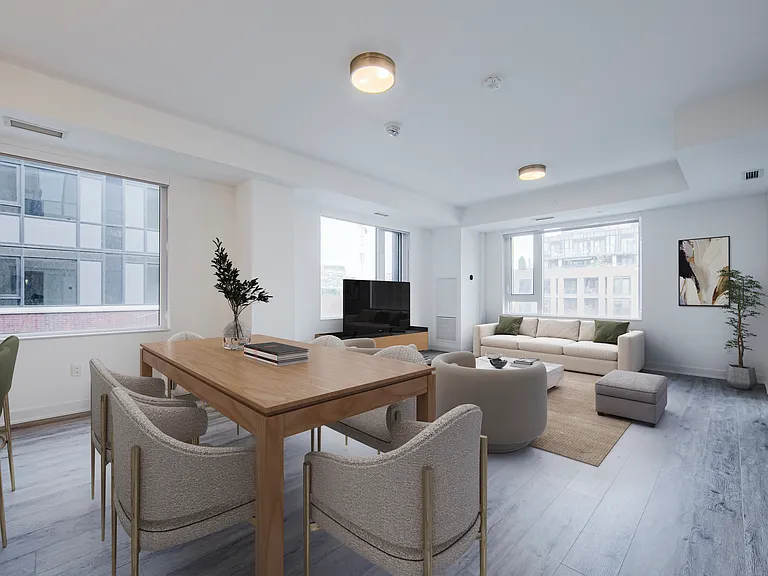 425 Wellington St W — Photo 50