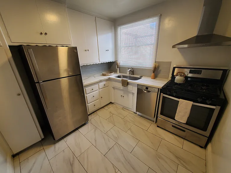 1755 E 2nd St #10 — Photo 5