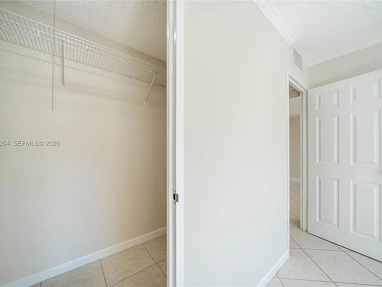 2555 NE 11th St #310 — Photo 26