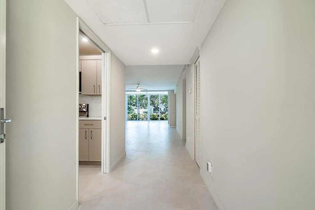 2 bed, 2.0 bath, 1056 sqft, $3,250 — Photo 3