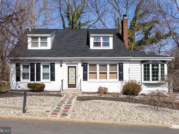 216 Meadow Ln, Woodbury, NJ 08096