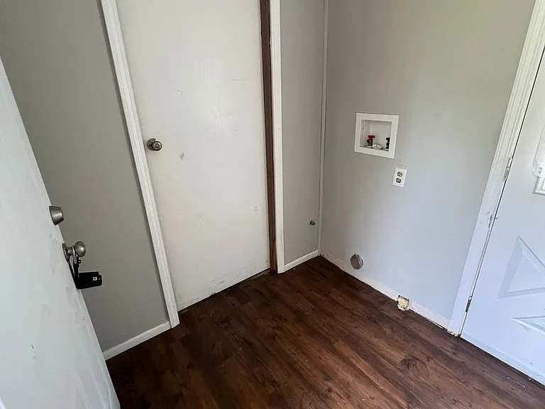 2554 Little St — Photo 7