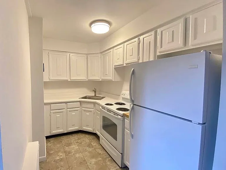 232 E 12th St #2C — Photo 3