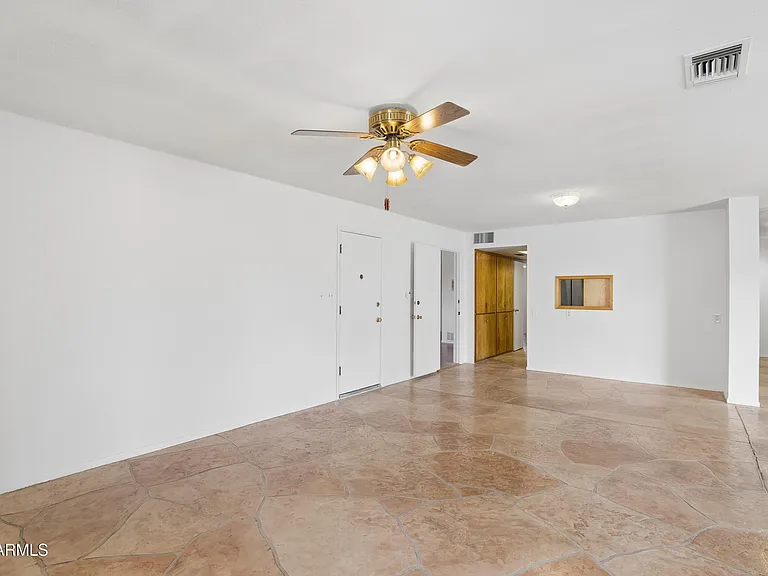 1014 E Balboa Cir — Photo 44