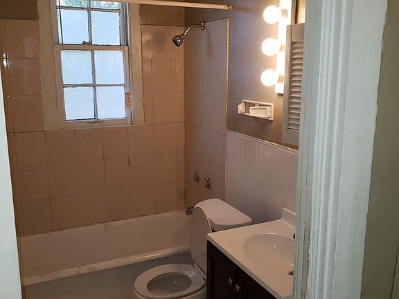 3rd image of 3625 Charles St