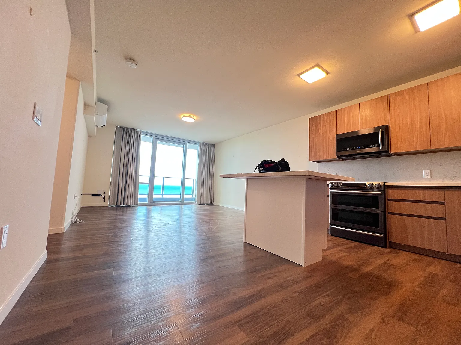 2 bed, 1117 sqft, $4,500 — Photo 2