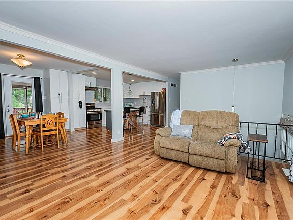 5th image of 11063 Patrina Ct