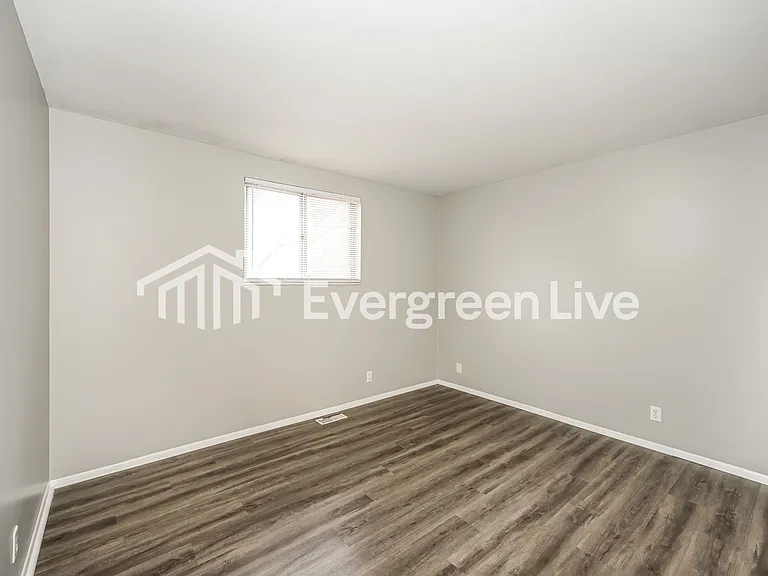 10226 Storm Dr — Photo 12