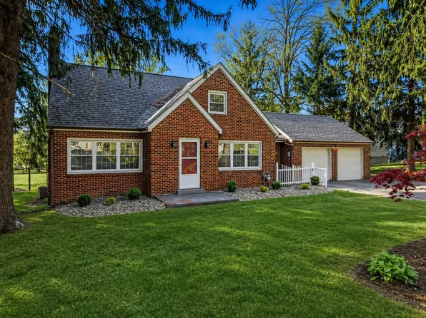 1060 S Hermitage Rd, Hermitage, PA 16148