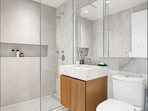 5th image of 300 W 30th St APT 11B