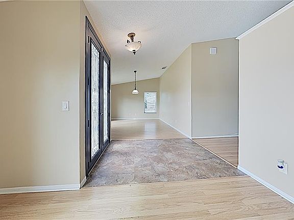 5th image of 913 Bucksaw Pl