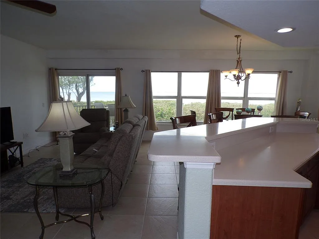 2 bed, 2.0 bath, 1530 sqft, $2,075 — Photo 3