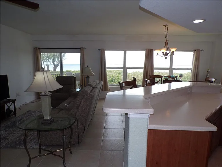 101 N Marion Ct #114 — Photo 3