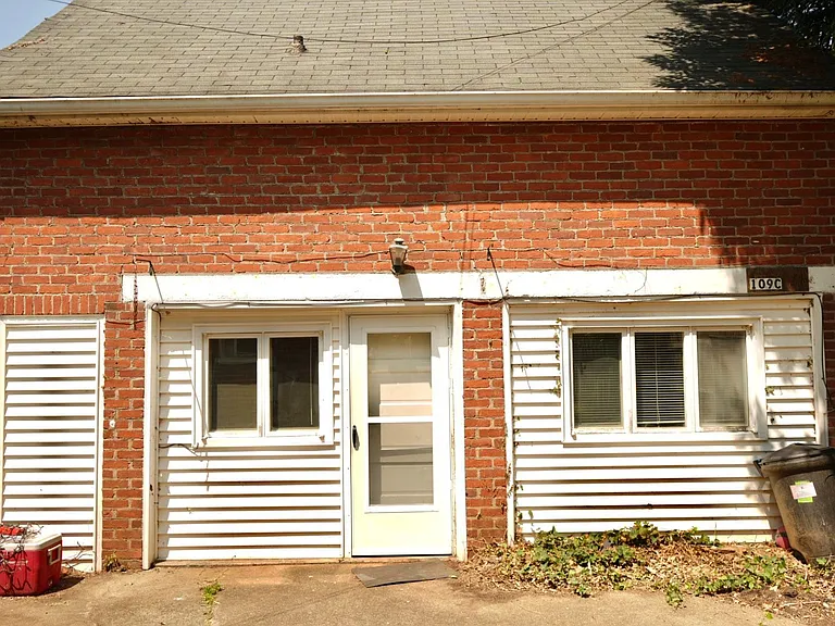 109 Piedmont Ave N — Photo 29