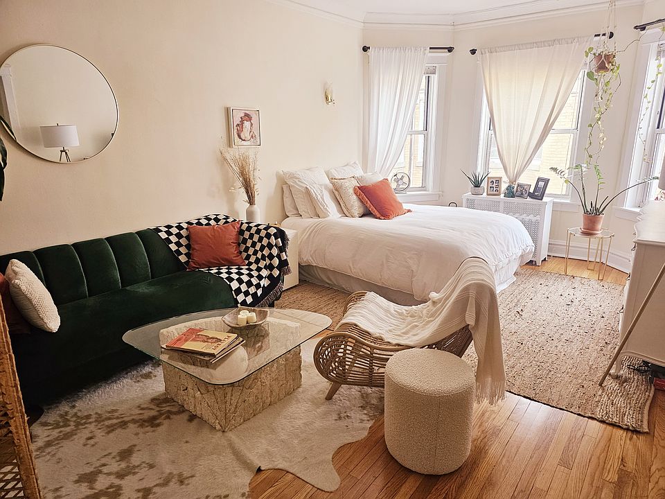 1st image of 6970 N Sheridan Rd APT 2