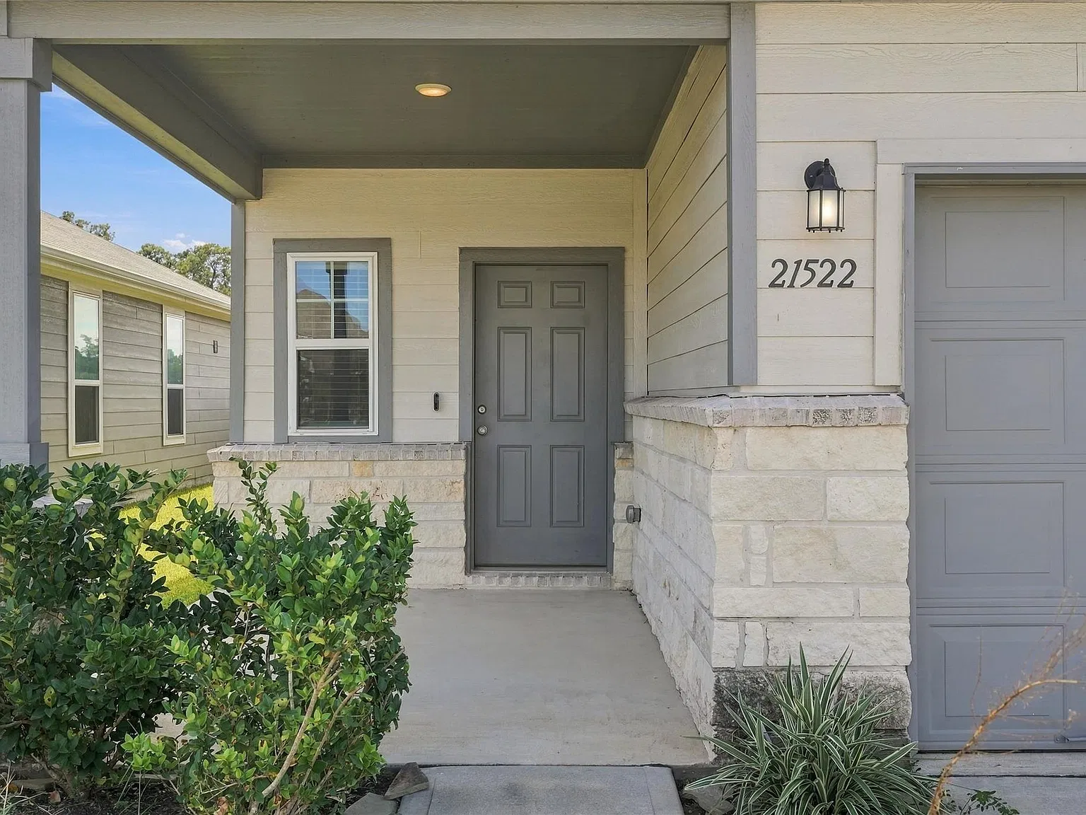 4 bed, 3.0 bath, 2043 sqft, $2,450 — Photo 2