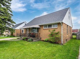 246 N Willowlawn Pkwy, Cheektowaga, NY 14206