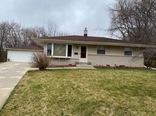7214 Dorchester Ln, Greendale, WI 53129