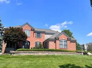 2440 Selkirk Ct, Rochester, MI 48306