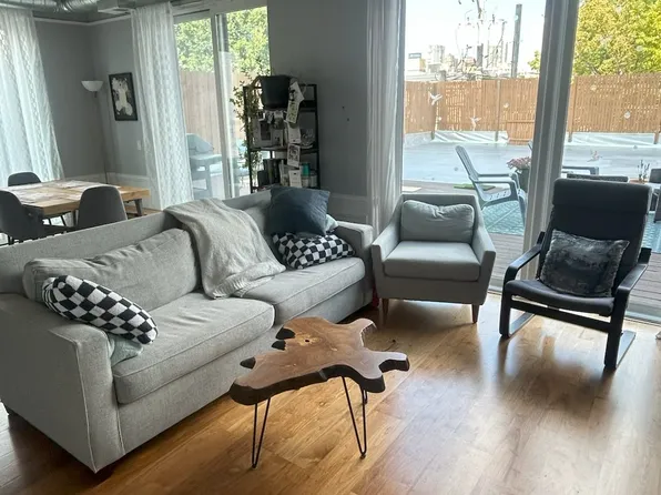 873 N Larrabee St APT 212, Chicago, IL 60610