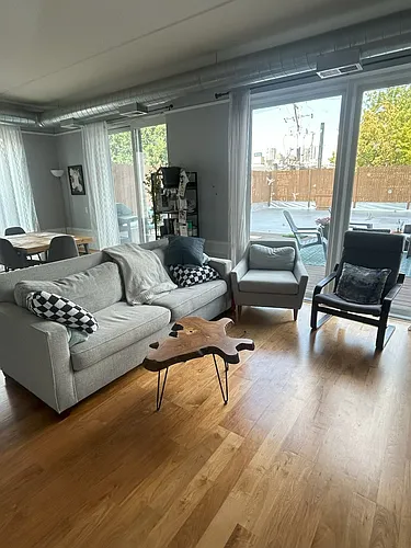 873 N Larrabee St #212 Photo 1