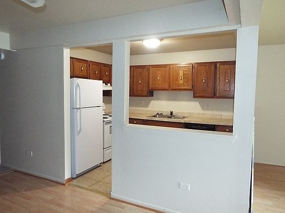 4th image of 504 E Spruce Dr #1