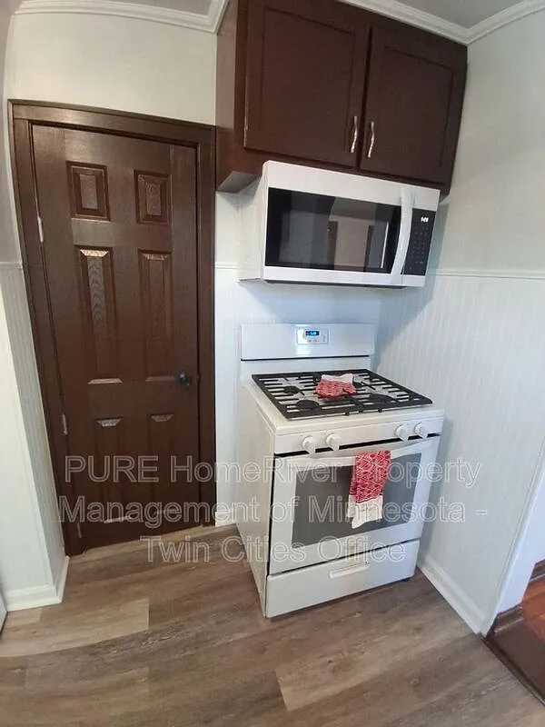 2 bed, 1.0 bath, 725 sqft, $1,399 — Photo 2