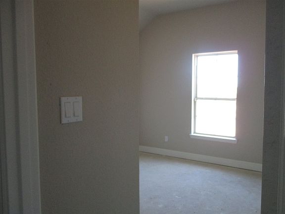 4th image of 1083 Waverly Dr