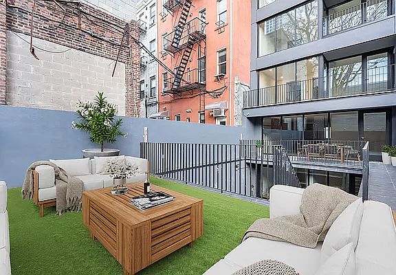 5th image of 217 Franklin St #1