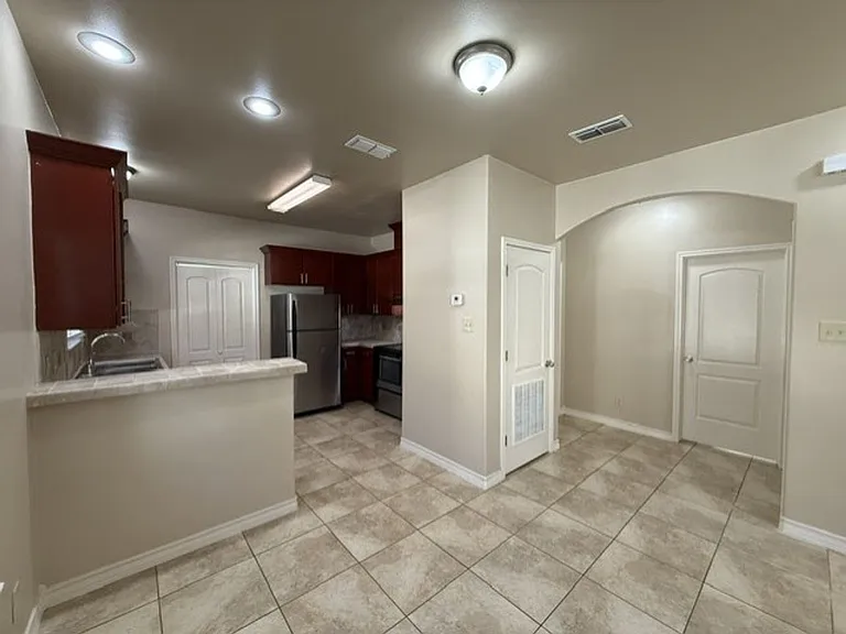710 Alta Vista Dr — Photo 5
