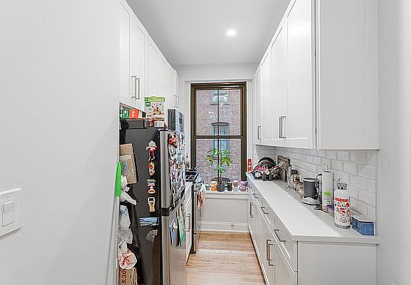 3rd image of 520 E 79th St APT 4E