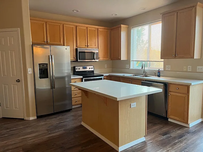 20460 Noble Ln — Photo 5